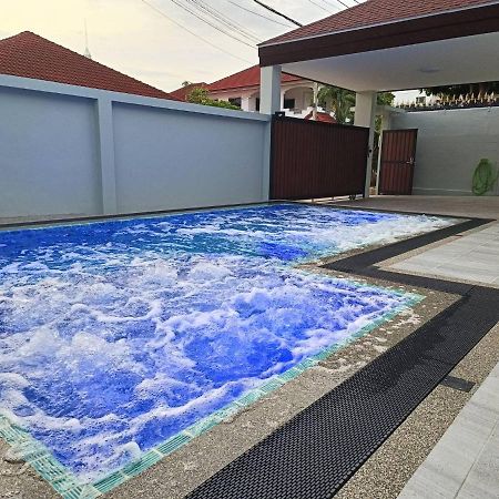 Private Pool Villa With Jacuzzi At Royal Park Village - Walk To The Beach - 6 People - Max 3 Males (Adults Only) Jomtien Beach Exterior foto