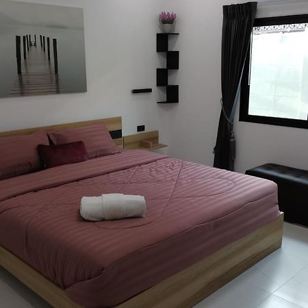 Private Pool Villa With Jacuzzi At Royal Park Village - Walk To The Beach - 6 People - Max 3 Males (Adults Only) Jomtien Beach Exterior foto