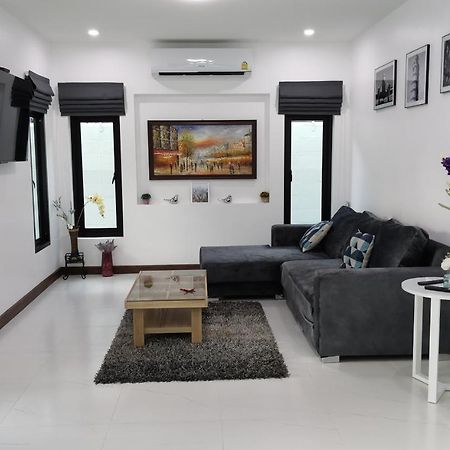 Private Pool Villa With Jacuzzi At Royal Park Village - Walk To The Beach - 6 People - Max 3 Males (Adults Only) Jomtien Beach Exterior foto