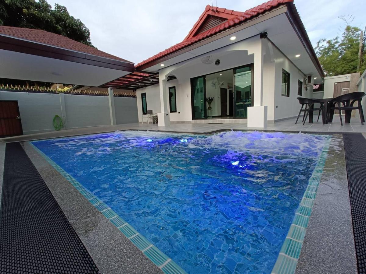 Private Pool Villa With Jacuzzi At Royal Park Village - Walk To The Beach - 6 People - Max 3 Males (Adults Only) Jomtien Beach Exterior foto