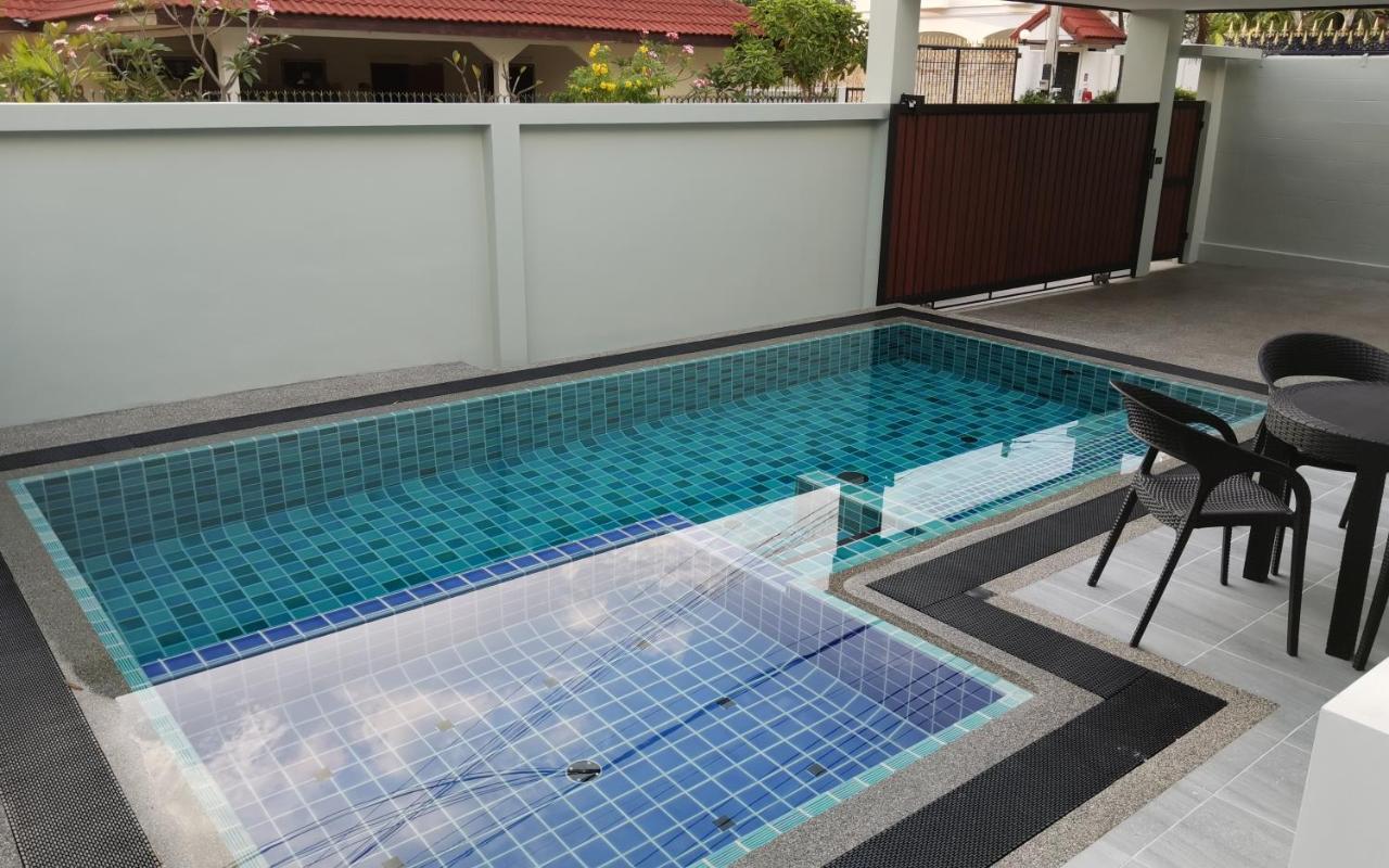 Private Pool Villa With Jacuzzi At Royal Park Village - Walk To The Beach - 6 People - Max 3 Males (Adults Only) Jomtien Beach Exterior foto