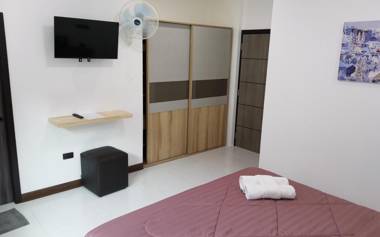 Private Pool Villa With Jacuzzi At Royal Park Village - Walk To The Beach - 6 People - Max 3 Males (Adults Only) Jomtien Beach Exterior foto