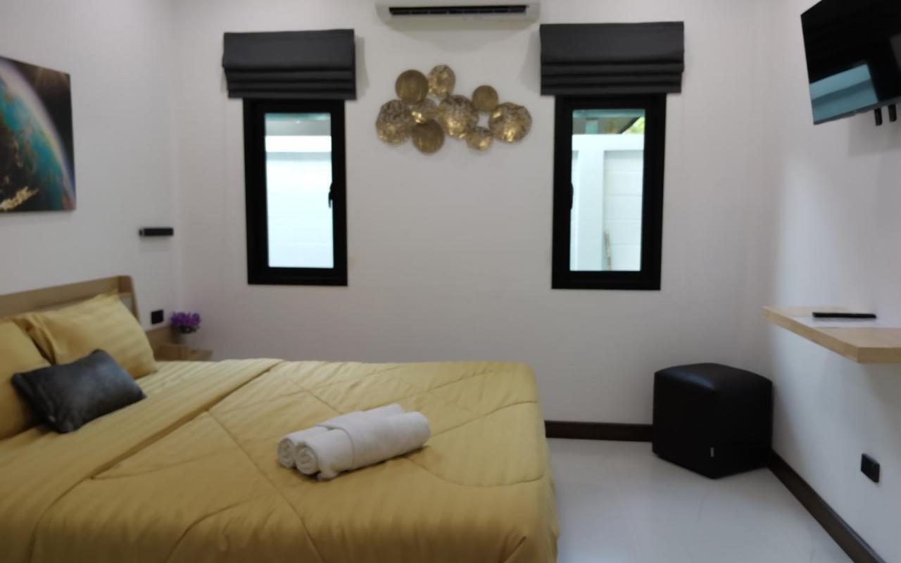 Private Pool Villa With Jacuzzi At Royal Park Village - Walk To The Beach - 6 People - Max 3 Males (Adults Only) Jomtien Beach Exterior foto