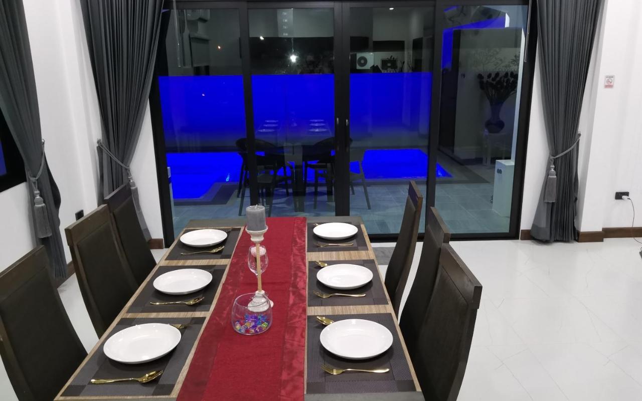 Private Pool Villa With Jacuzzi At Royal Park Village - Walk To The Beach - 6 People - Max 3 Males (Adults Only) Jomtien Beach Exterior foto
